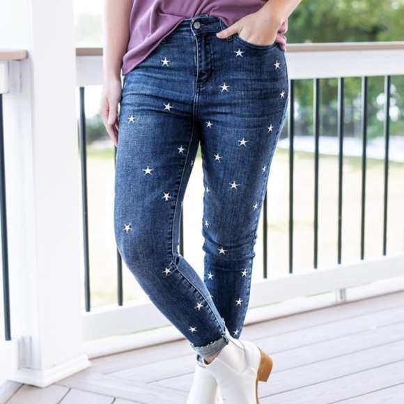 NWT JUDY BLUE STARS ALIGN EMBROIDERED SKINNY JEANS IN SIZE 3 (SIZE 26) - Picture 1 of 3